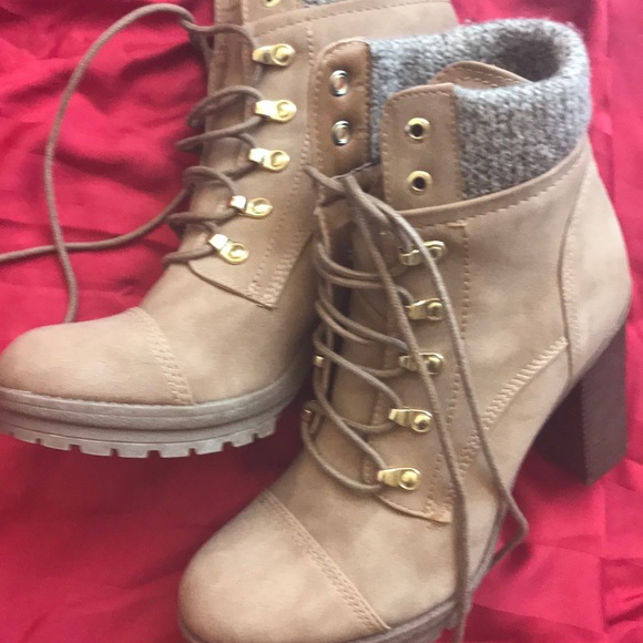 Shoes - Tan booties!